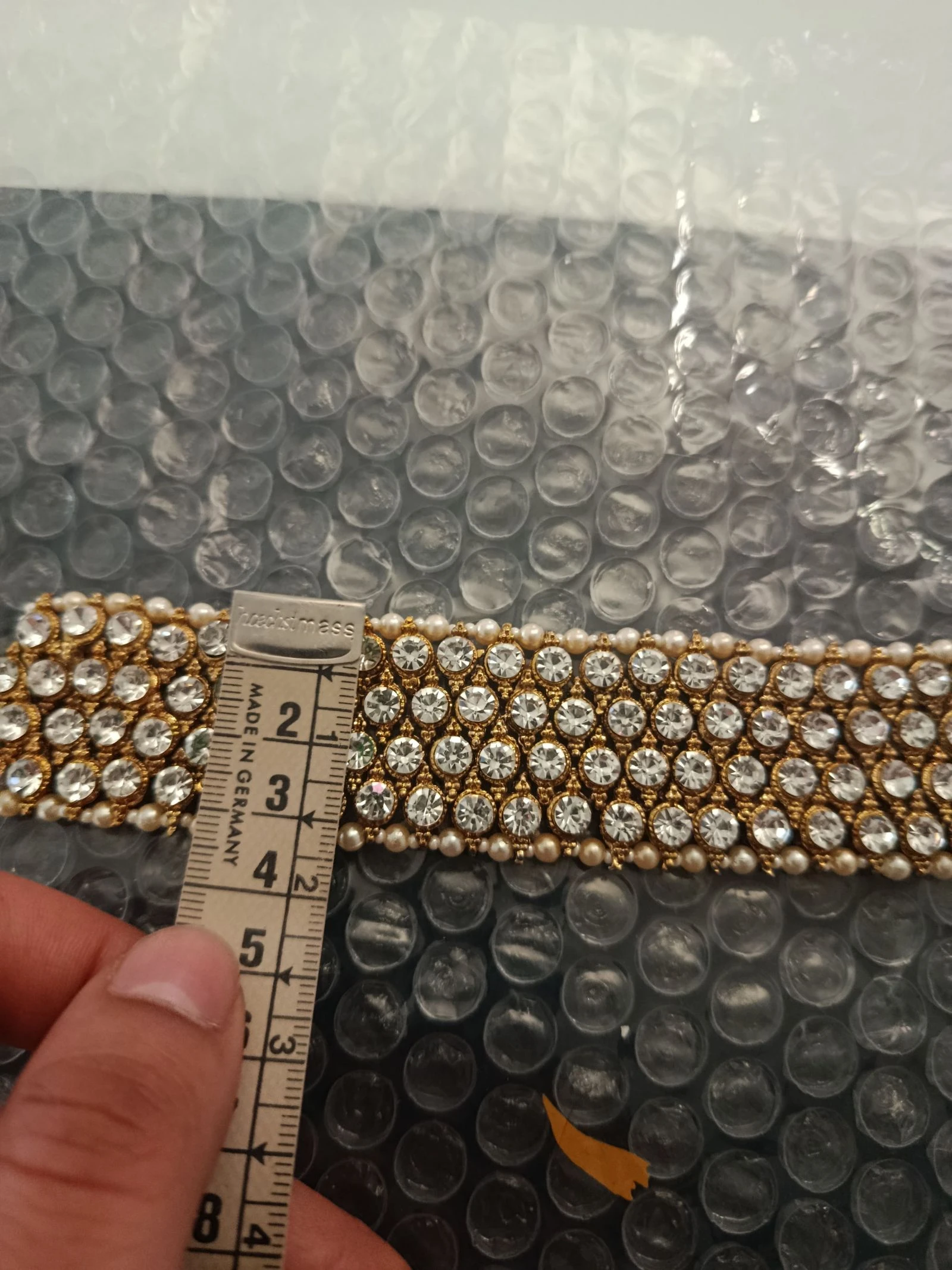 Pulsera ancha ajustable dorado con cristales brillantes plateados y perlas – photo 5